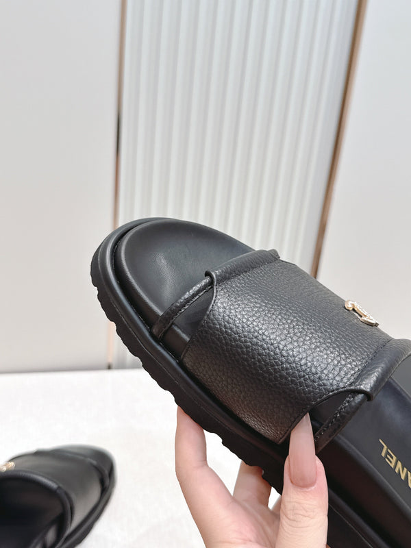 CC Flat Slip-on Sandals Black Grain Leather 798338