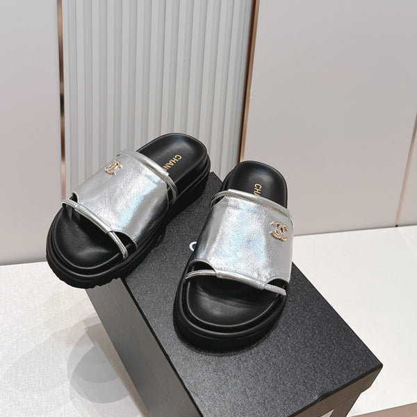 CC Flat Slip-on Sandals Sliver Glossy Leather 798340