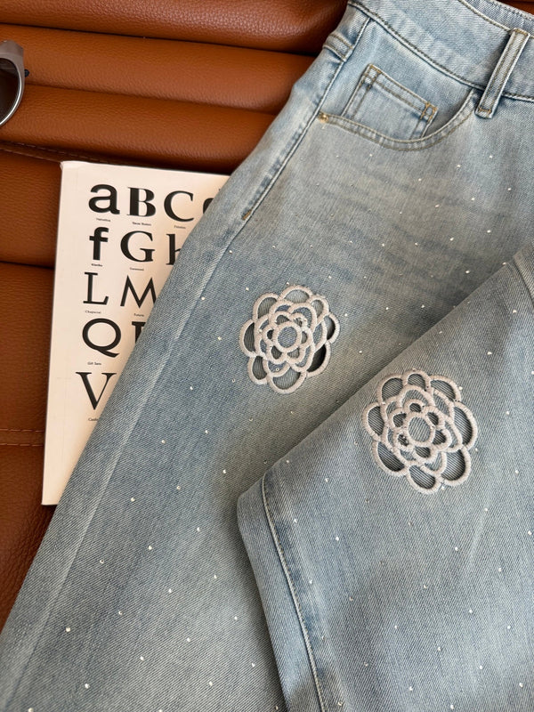 Jeans CC 25 con ricamo Camellia Hollow, in denim di cotone azzurro chiaro 