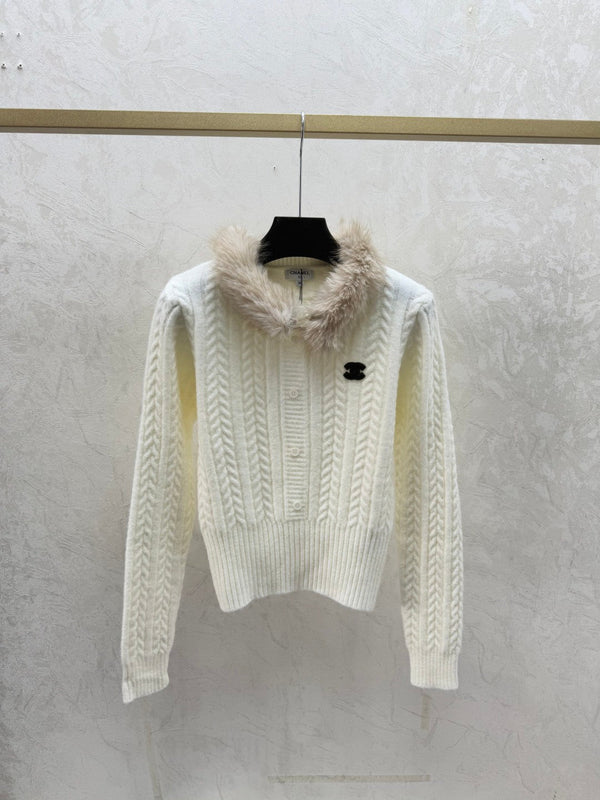 Chanel Cardigan à capuche en maille orné de plumes, manches longues, Laine, 2025 Réf. 716356