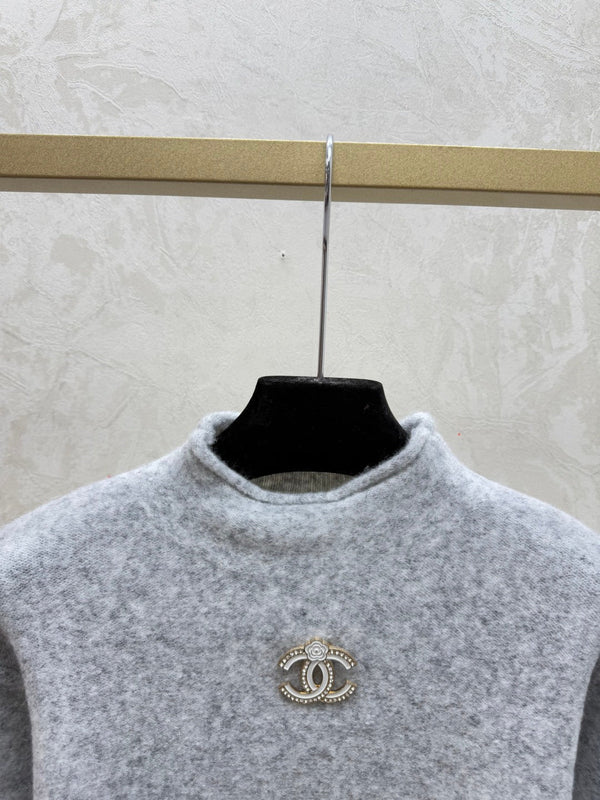 Chandail en tricot Chanel 2025 à col roulé et manches longues en laine et cachemire 734803