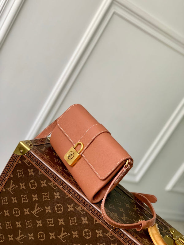 Borsa LV Lock in pelle di vitello marrone oro 240869