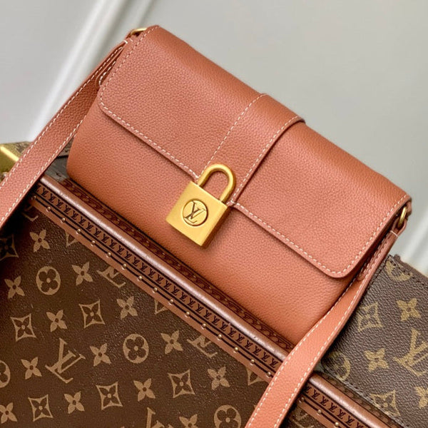 Borsa LV Lock in pelle di vitello marrone oro 240869