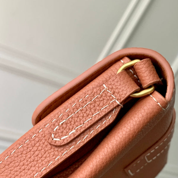 Borsa LV Lock in pelle di vitello marrone oro 240869