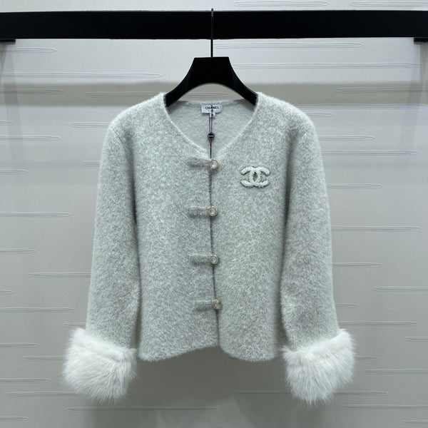 Chanel 2025 Cardigan à col ras du cou et manches en fourrure Gris clair Polyester Laine 319594