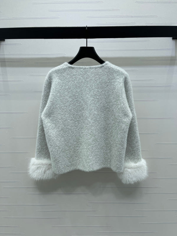 Chanel 2025 Cardigan à col ras du cou et manches en fourrure Gris clair Polyester Laine 319594