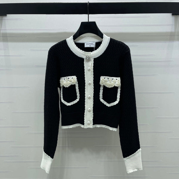 Chanel 25 Cardigan Laine noire mélangée blanche 321300