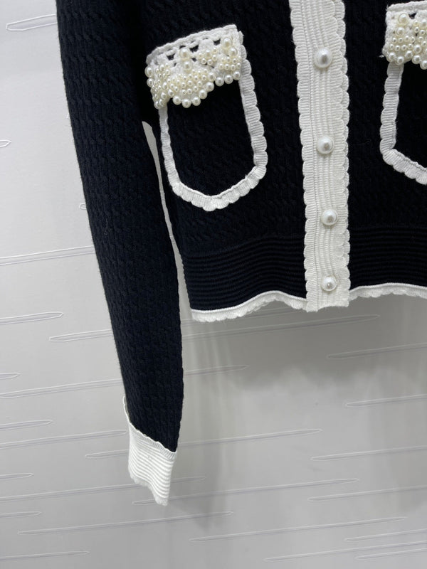 Chanel 25 Cardigan Laine noire mélangée blanche 321300