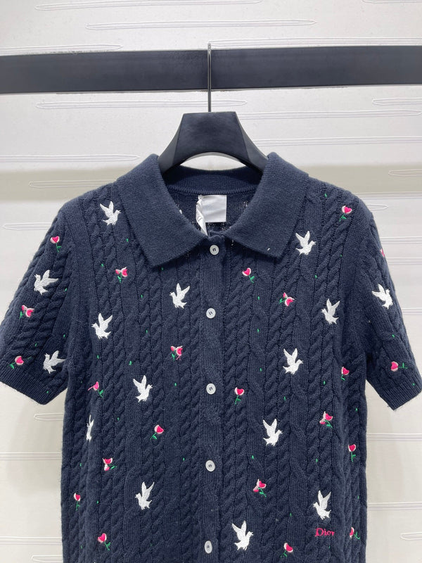 CD SS26 Polo en maille brodé oiseau rose marine cachemire 351083