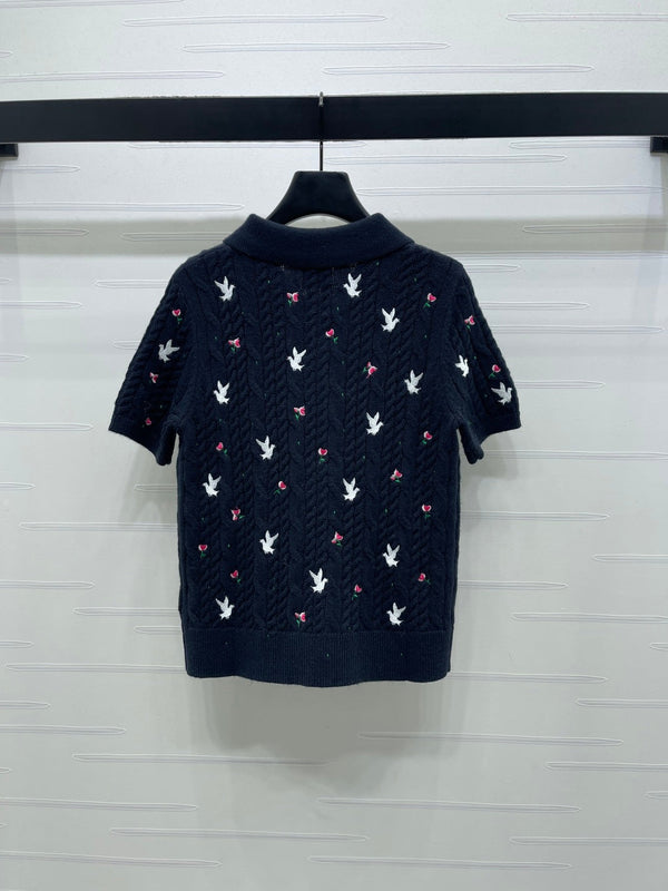 CD SS26 Polo en maille brodé oiseau rose marine cachemire 351083