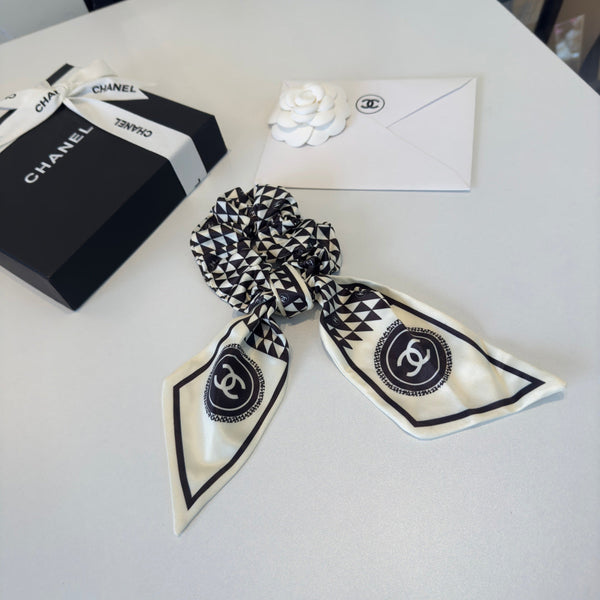 CC 26s Black White Scrunchie 275557