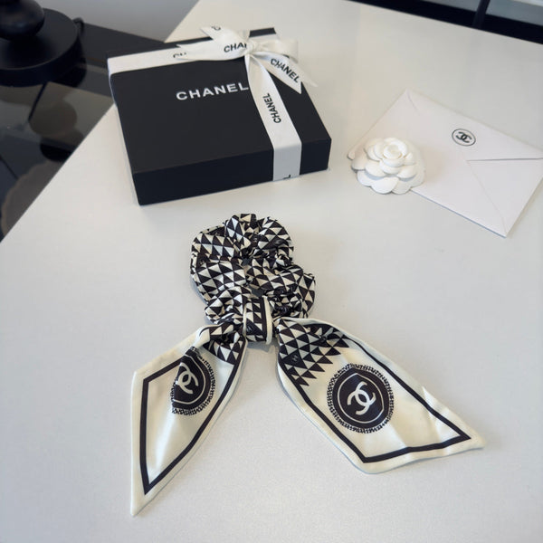 CC 26s Black White Scrunchie 275557