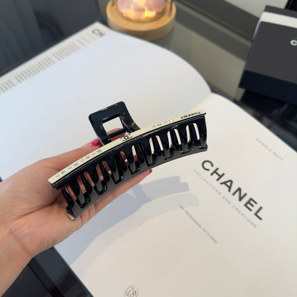 CC 26s Black White Claw Hair Clip 275563