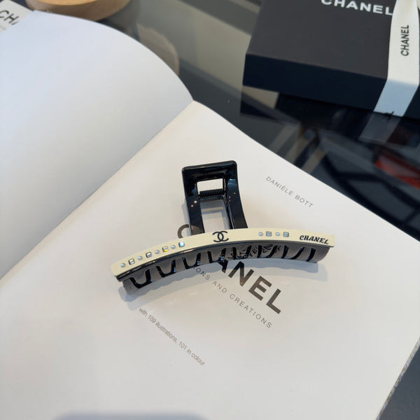CC 26s Black White Claw Hair Clip 275563
