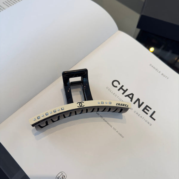 CC 26s Black White Claw Hair Clip 275563