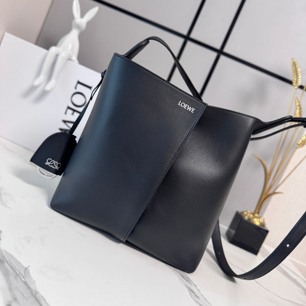 Loew Medium Bilbao Bucket Black Smooth Calfskin 289316
