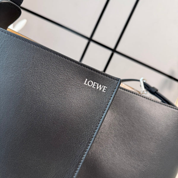 Loew Large Bilbao Bucket Black Smooth Calfskin 289322