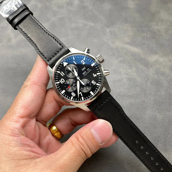IWC Montre d'Aviateur 43mm Cadran Noir Boîtier Acier Bracelet Cuir de Veau