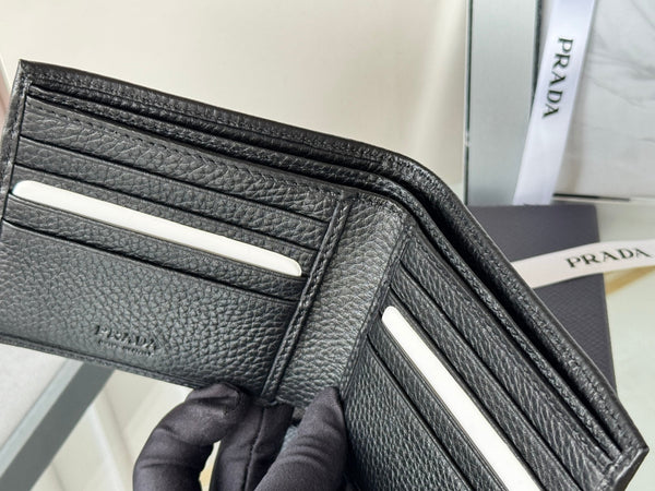 Pra 2M0513 Wallet 11cm Black lychee-grained cowhide HW