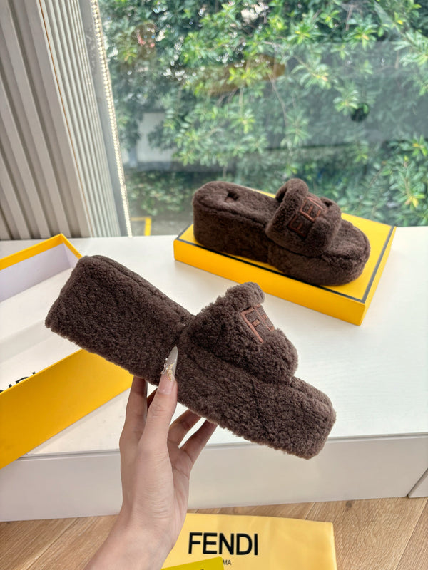 Fendi 25ss Slippers Dark Brown Wool 507102