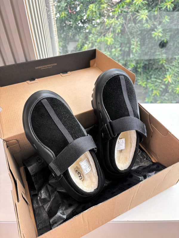 UGG PeakMod Mule Black Suede 525928