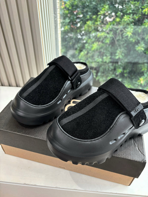 UGG PeakMod Mule Black Suede 525928
