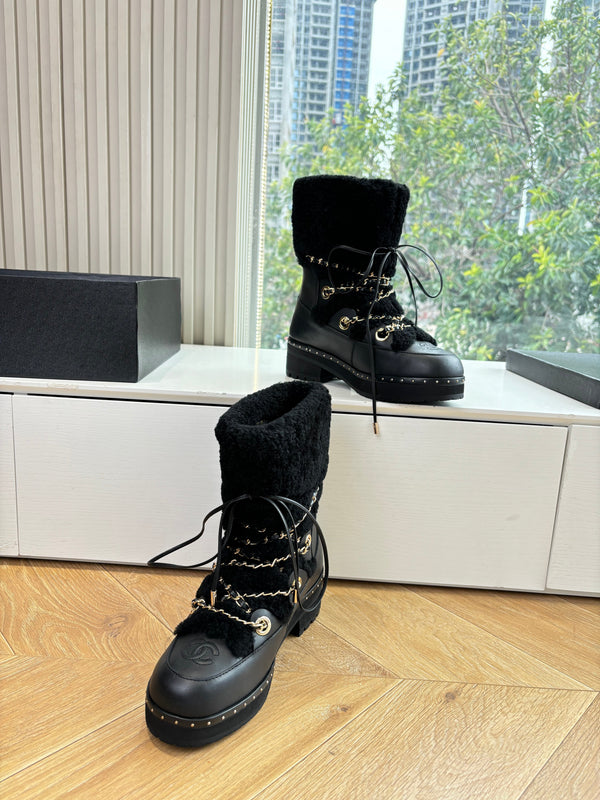 CC 2025 Short Boot Black Cowhide Wool 548840