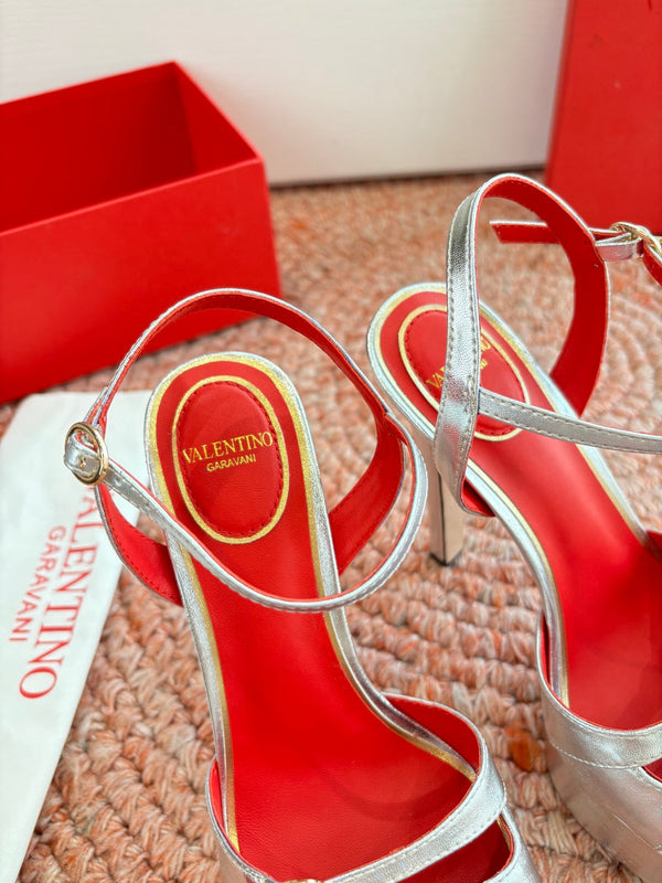 Valentino Escarpins plateforme Crasher 14,5 cm en cuir de mouton argenté 702228