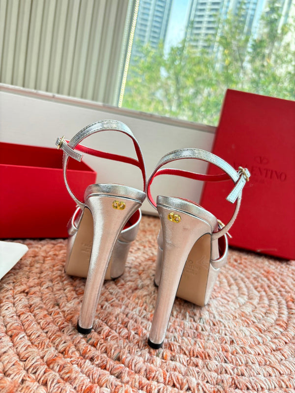 Valentino Escarpins plateforme Crasher 14,5 cm en cuir de mouton argenté 702228