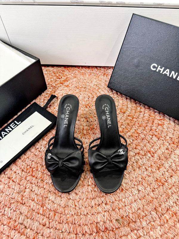 CC 26s Bow Heels Sandals Black Sheepskin 703671