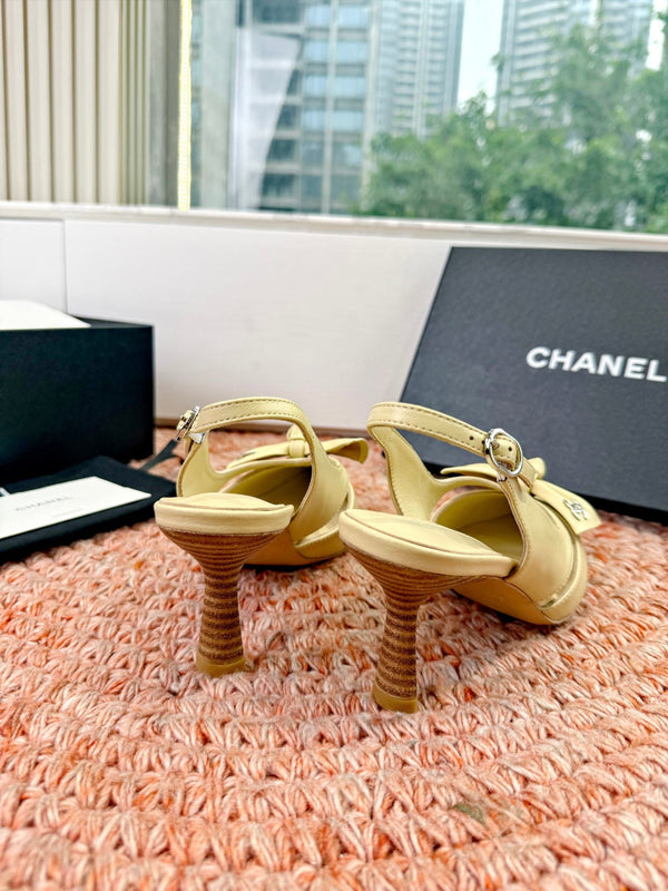 CC 26s Escarpins à Nœud Bride Arrière Daim Beige 703668