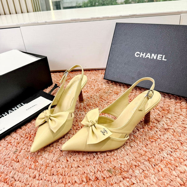 CC 26s Escarpins à Nœud Bride Arrière Daim Beige 703668