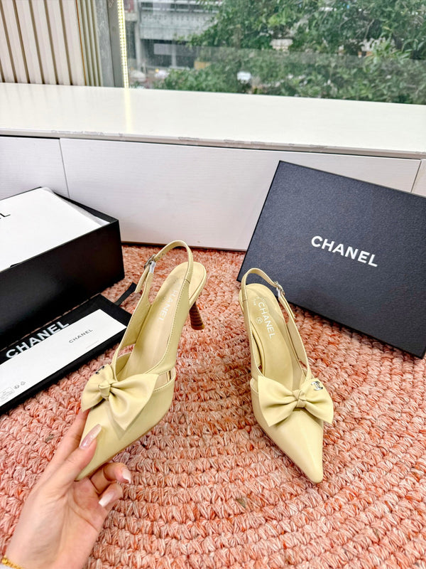 CC 26s Escarpins à Nœud Bride Arrière Daim Beige 703668