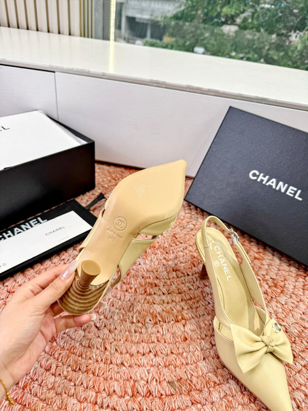 CC 26s Escarpins à Nœud Bride Arrière Daim Beige 703668