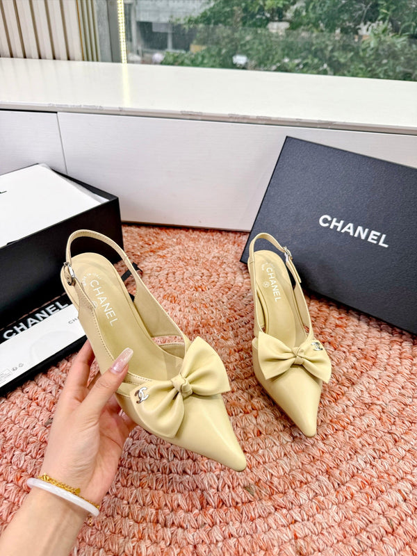 CC 26s Escarpins à Nœud Bride Arrière Daim Beige 703668