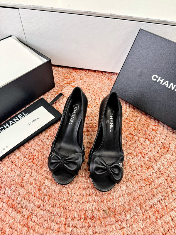 CC 26s Bow High Heels Black Sheepskin 703675