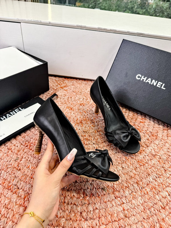 CC 26s Bow High Heels Black Sheepskin 703675