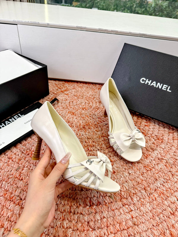 CC 26s Bow Heels Sandals White Sheepskin 703676