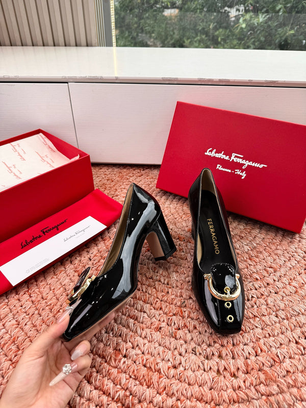 Ferragamo Gancini Pumps Black Patent Leather 760464