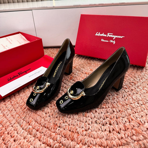 Ferragamo Gancini Pumps Black Patent Leather 760464