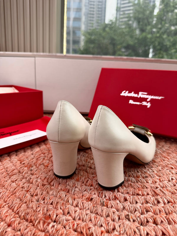 Ferragamo Gancini Pumps Black White Lambskin 760465