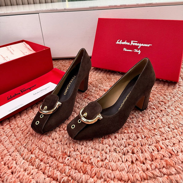 Ferragamo Gancini Pumps Dark Brown Suede 760467