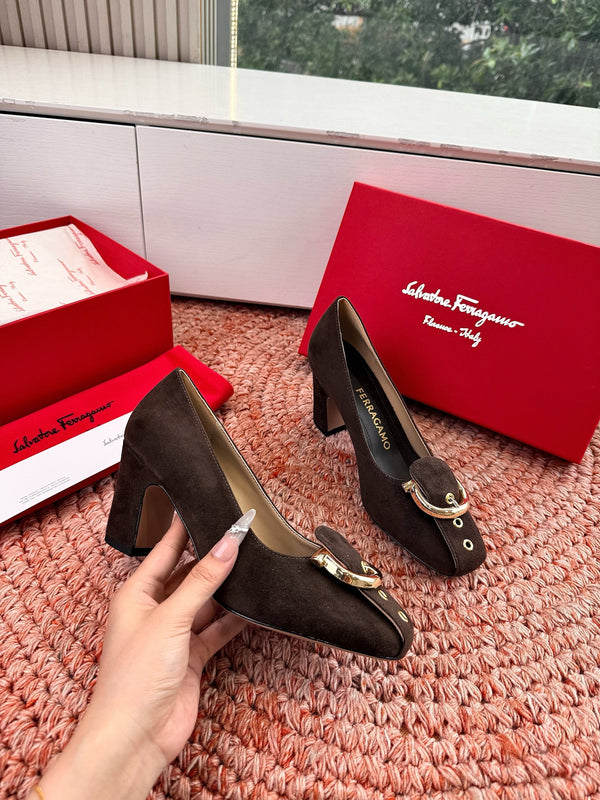 Ferragamo Gancini Pumps Dark Brown Suede 760467