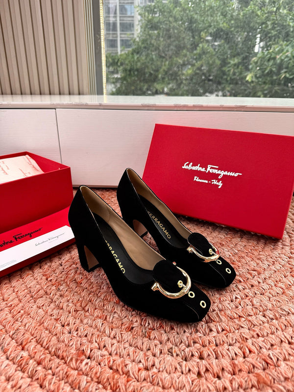 Ferragamo Gancini Pumps Black Suede 760468