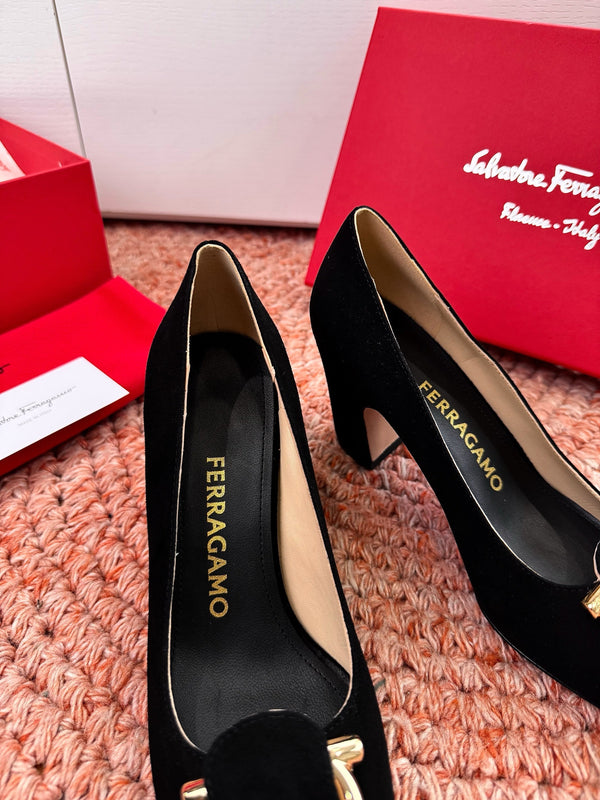 Ferragamo Gancini Pumps Black Suede 760468