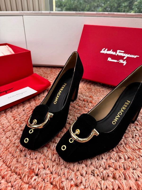 Ferragamo Gancini Pumps Black Suede 760468
