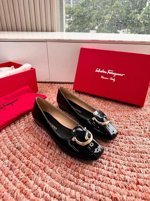 Ferragamo Gancini Ballet Flat Black Patent Leather 760470