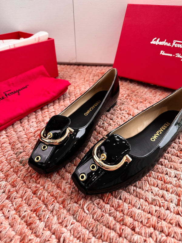 Ferragamo Gancini Ballet Flat Black Patent Leather 760470