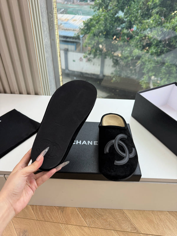 CC 26s Mules Black Suede 967490