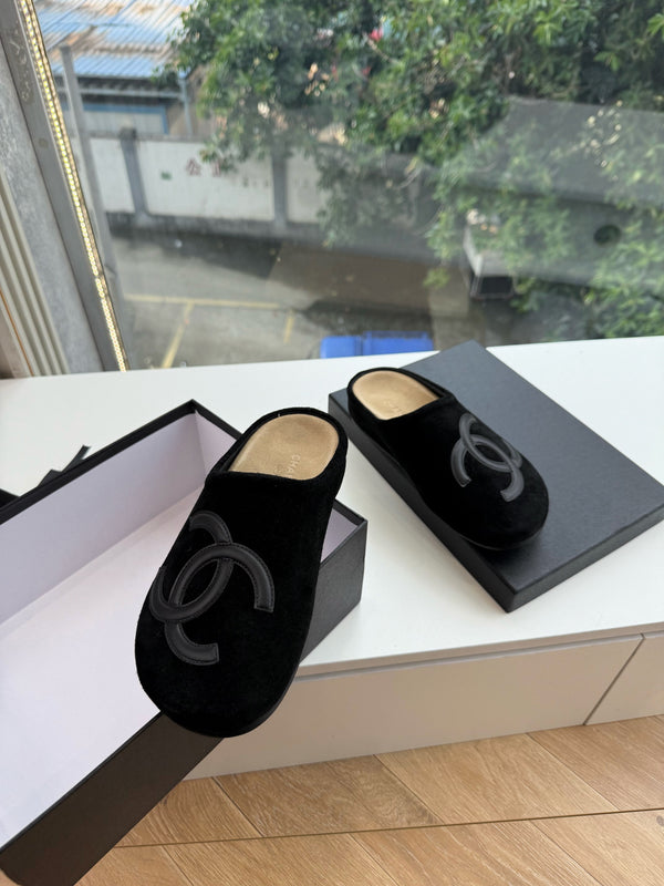 CC 26s Mules Black Suede 967490